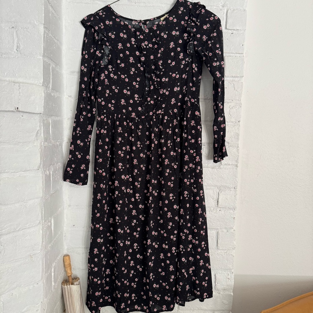 8 Birdies Black Floral Long Sleeve Midi Dress - Size M $20